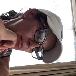 Meet your Posher, Mara